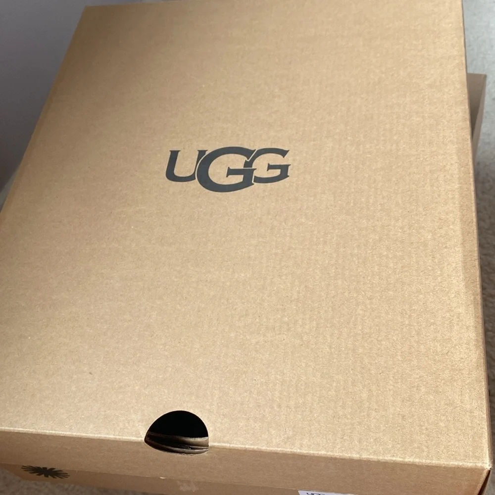 UGG‎ Kids' Classic II Graphic Stitch Short Boot